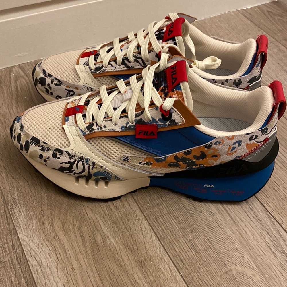 Fila Renno Animal - Women's Tennis Shoes; white/blue/black color; new condition